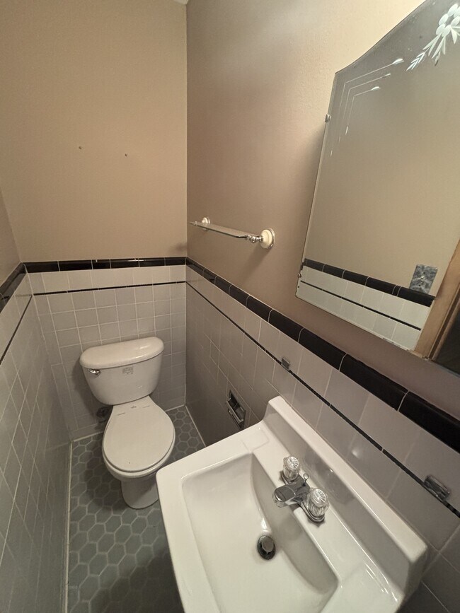 Foto del edificio - 2416 N Riverlawn Dr