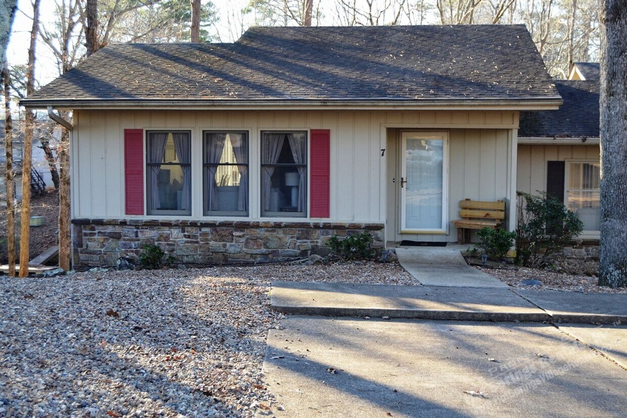 Primary Photo - 7TorrWy | Madrid Courts | Lake DeSoto | Un...