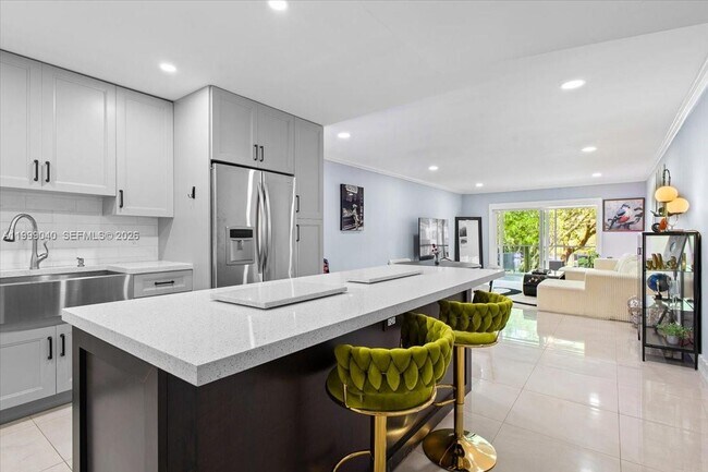 Foto del edificio - 6001 N Falls Cir Dr