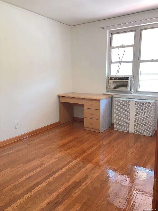 Foto del edificio - 61-46-61146 146th Pl