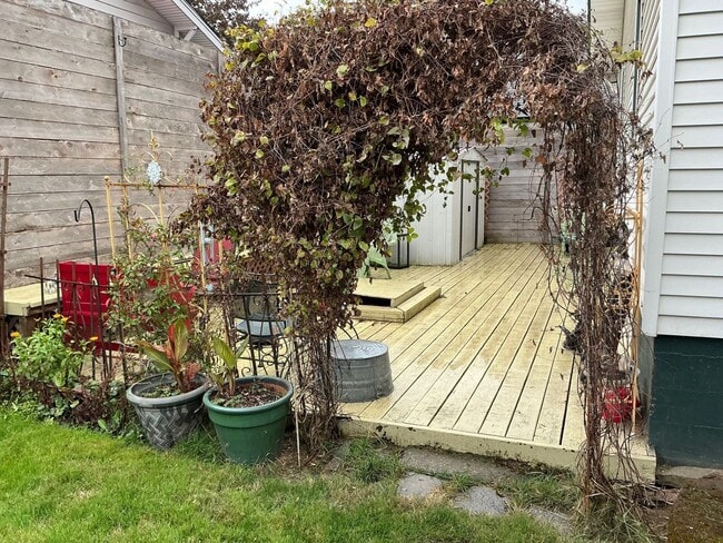 Building Photo - HIP HISTORIC