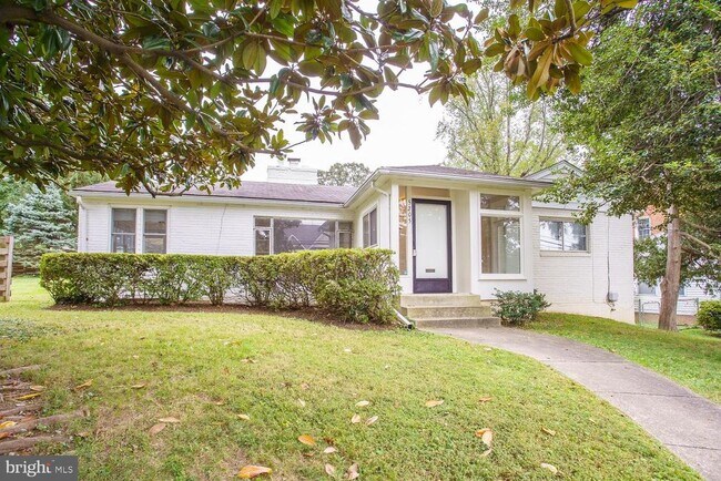 Foto del edificio - 5205 Saratoga Ave