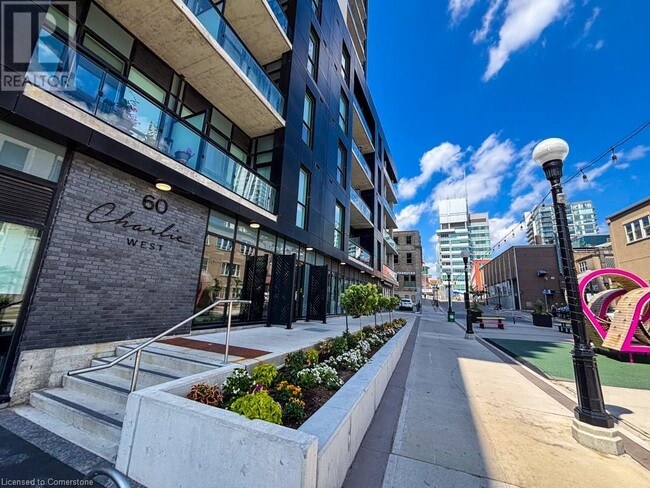 Building Photo - 60 Charles St W