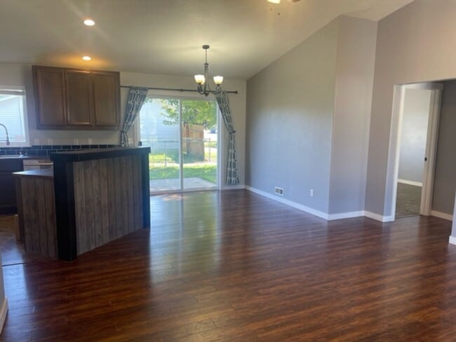 Foto del edificio - Singing Hills Rancher (APP#206)