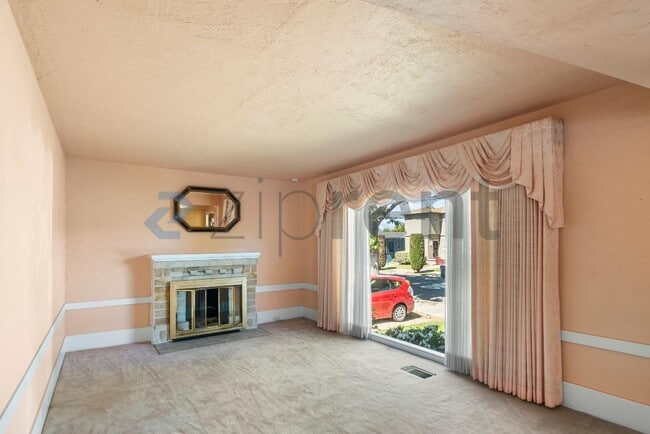 Foto del edificio - 1240 Parker St