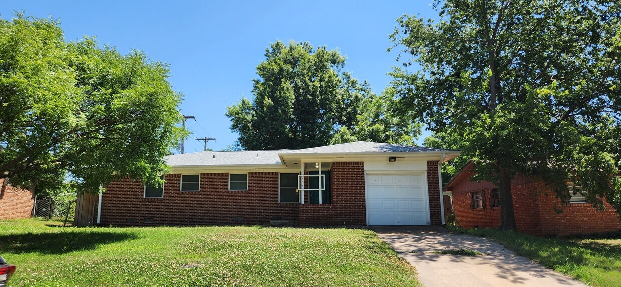 809 E Maple Ave, Stillwater, OK 74074 House Rental in Stillwater, OK