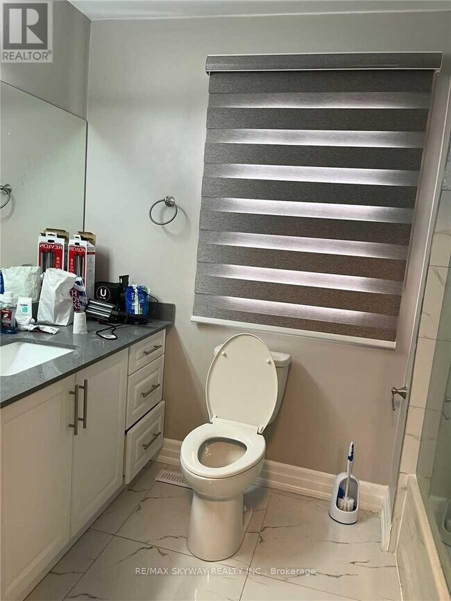 Photo du bâtiment - 33 MacKay St S