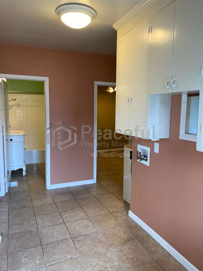 Foto del edificio - 215 N 215 W