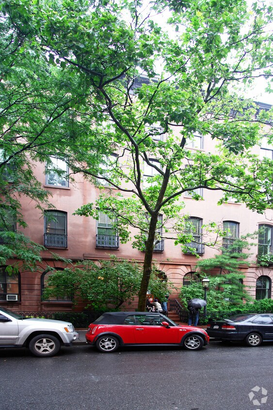 Foto del edificio - 457 W 22nd St