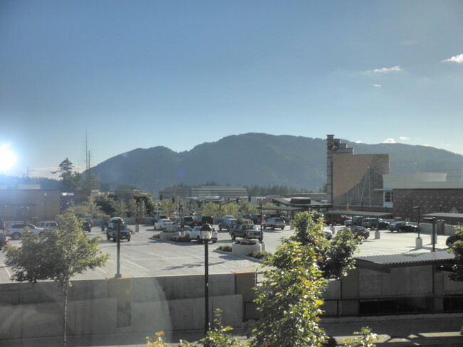 Building Photo - 994 NE High St Issaquah, WA 98029 $3,650 P...