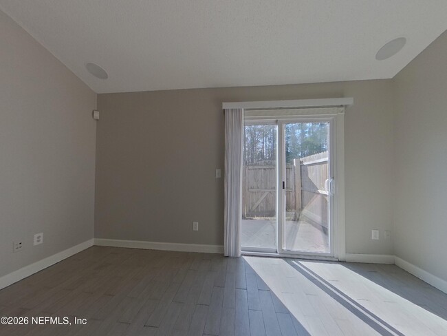 Building Photo - 1885 Ontario Ct