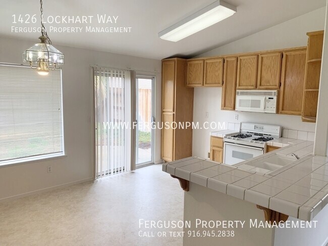 Foto del edificio - 1426 Lockhart Way