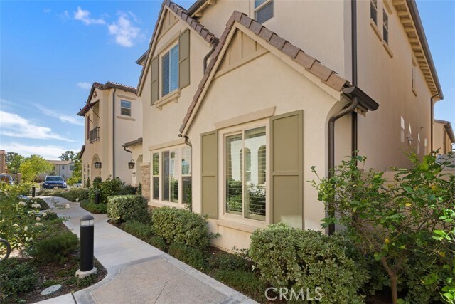 Building Photo - 219 Primrose Dr