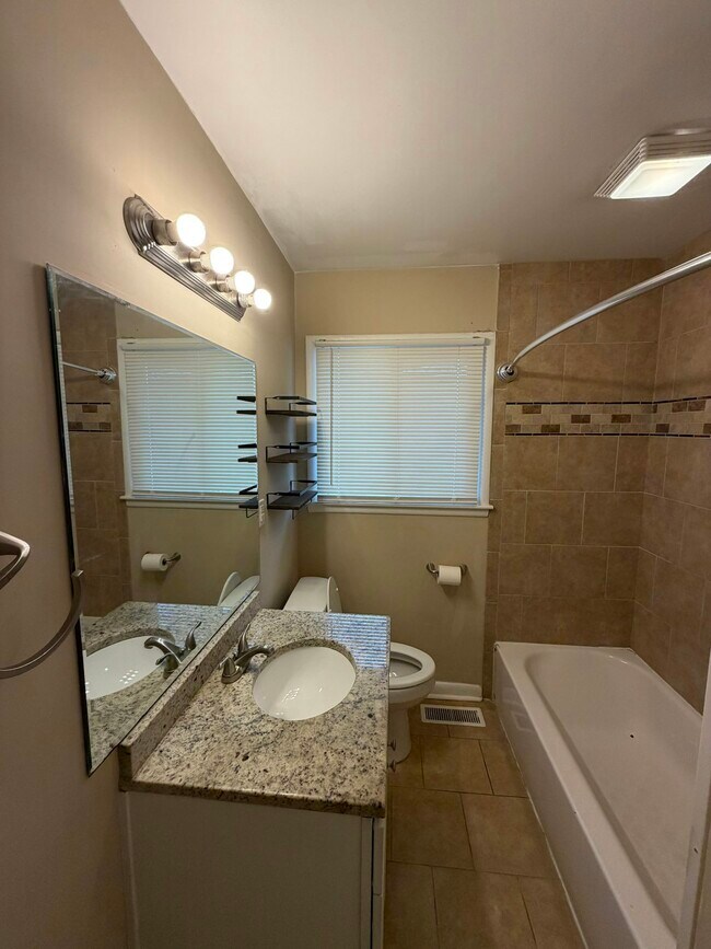 Foto del edificio - 2403 Meadow Dr