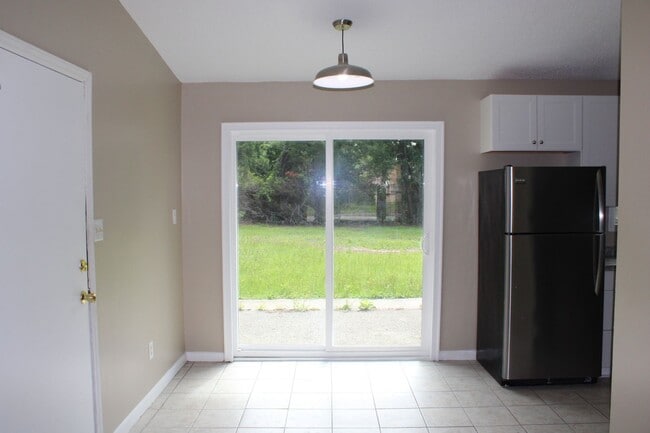 Building Photo - 101 Palmetta Dr