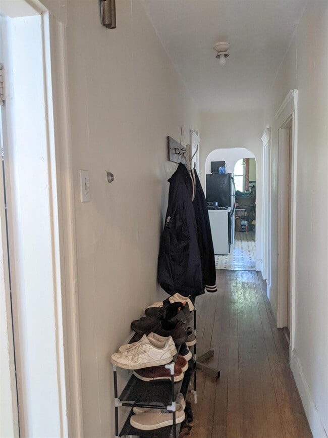 Building Photo - 64 Linden Ave