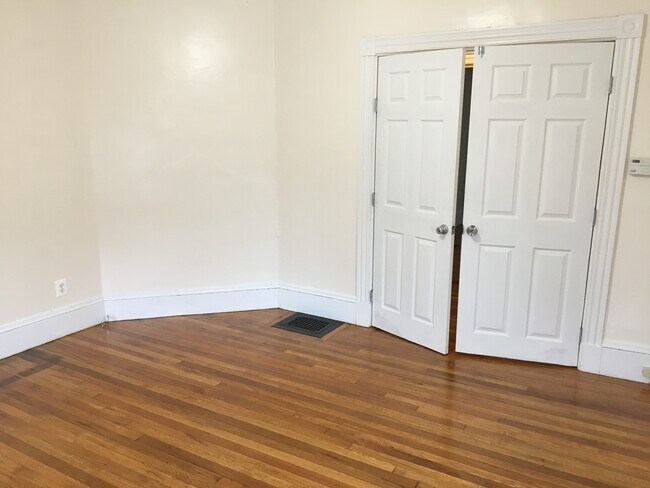 Living room - 32 Clinton St