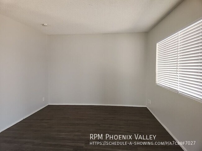 Foto del edificio - 850 W 9th St