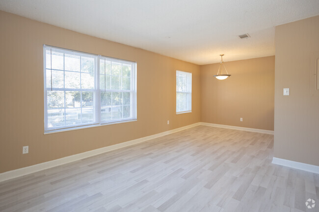 1HAB, 1BA - 725 ft² - Summer Tree