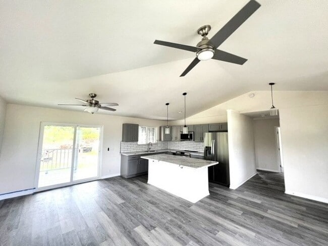 Building Photo - Lovely 3 Bedroom 2 Bath in HPP