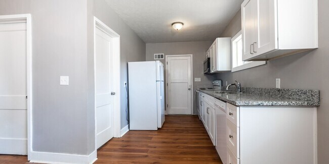 Building Photo - 2BD/1BA single family home won't be availa...