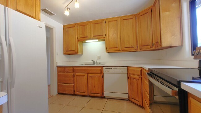 Foto del edificio - Centrally Located 3 Bedroom 1 Bathroom In ...