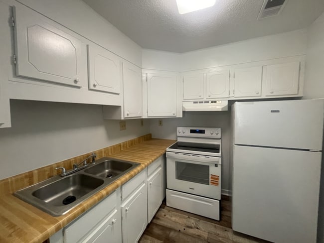 Building Photo - 3 bedroom Apartment for rent