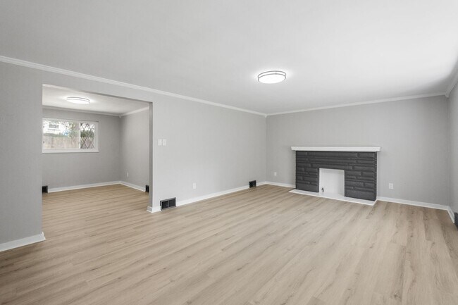 Building Photo - SPACIOUS 3 BEDROOM RANCH WITH FINISHED BAS...
