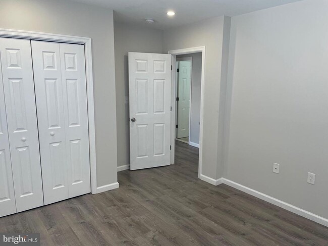 Foto del edificio - 330 63rd St NE