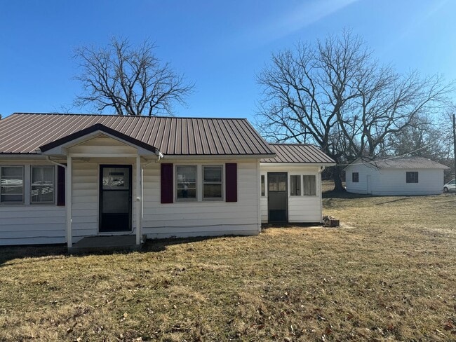 Building Photo - 2 Bedroom home Strafford, MO