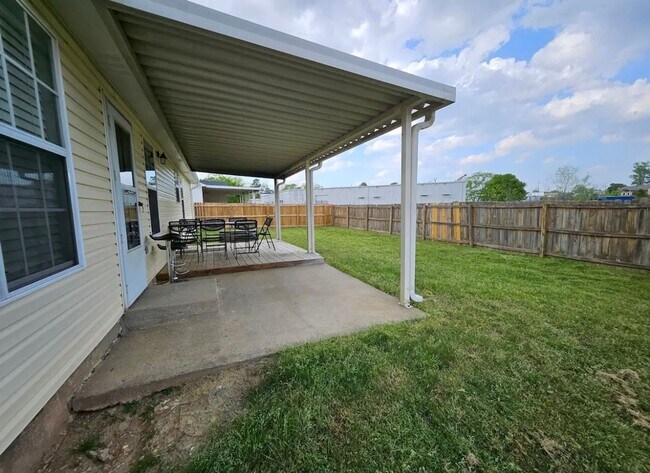 Building Photo - Questions please contact Joshua LaFever 50...