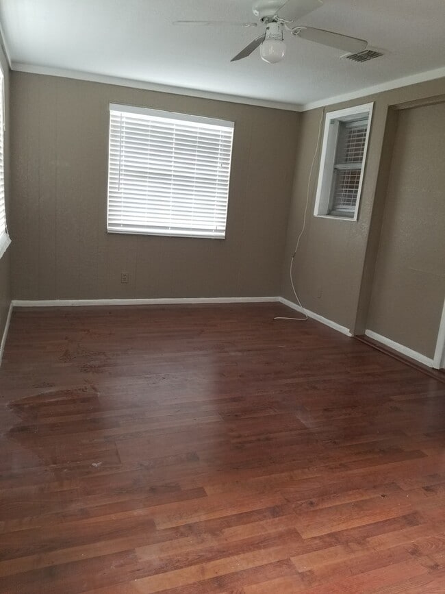 Building Photo - 5352 Poinsettia Dr