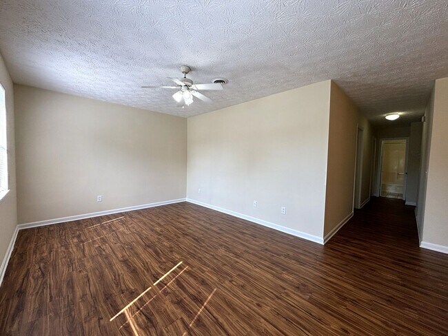 Building Photo - ST. ANDREWS CT - 101/103