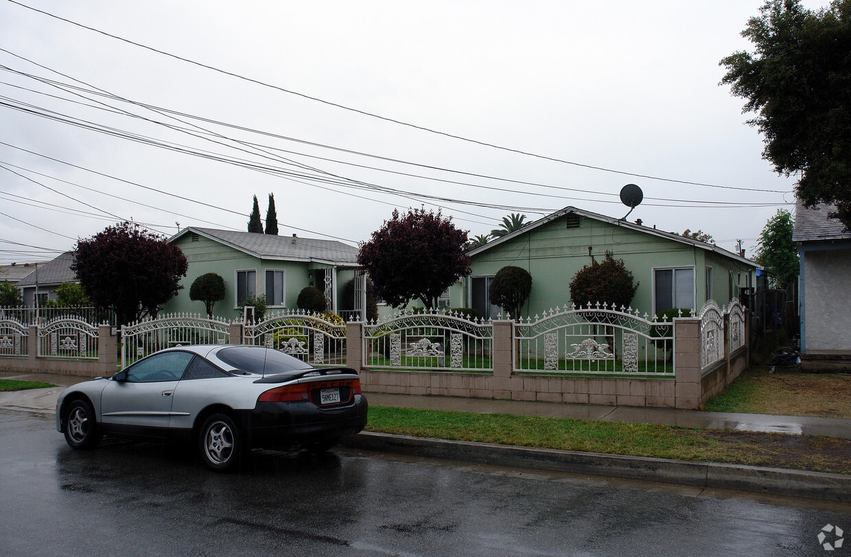 Building Photo - 3860 W 109th St