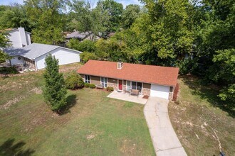 Building Photo - 2501 Grandview Cir