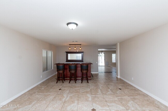 Foto del edificio - 43560 W Elizabeth Ave