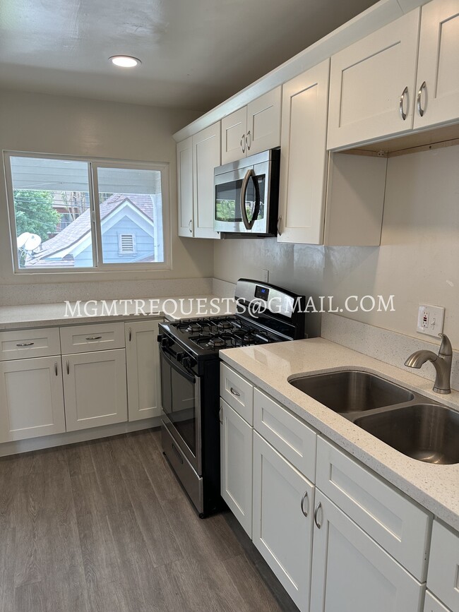 Building Photo - 3420 Lemon Street, Unit 3424
