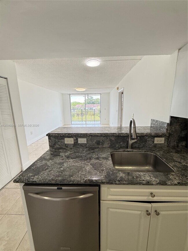 Foto del edificio - 14155 SW 87th St