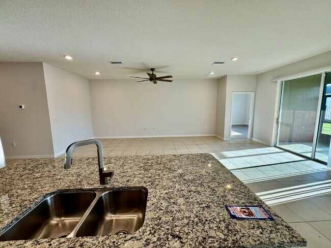 Foto del edificio - 13227 Waterleaf Garden Cir
