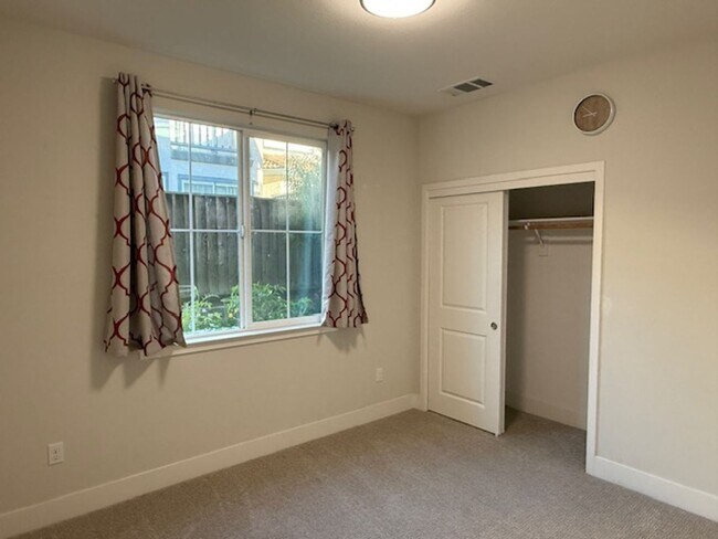 Foto del edificio - Beautiful and Modern 4 Bedroom 3 Bath Alma...