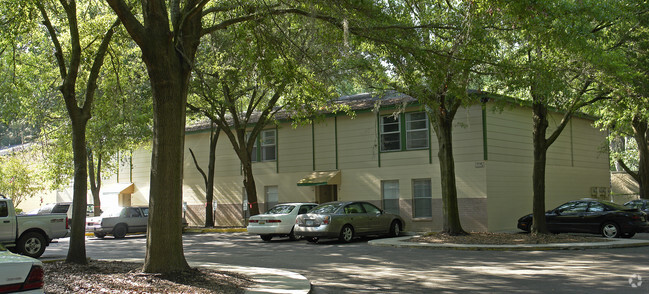 Building Photo - Centerpoint Apartments