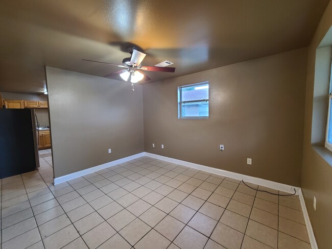 Building Photo - 3218 Pakenham Dr