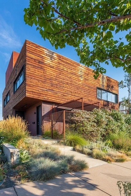 Building Photo - 3047 Lawrence St