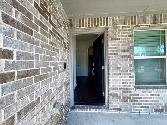 Foto del edificio - 9026 Beacon Mill Dr