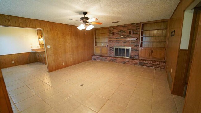 Building Photo - 2100 Soda Springs Rd