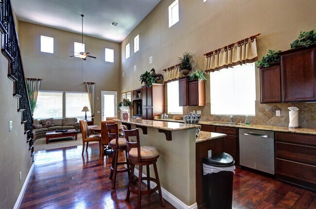 Foto del edificio - 1318 Surrey Downs Ln
