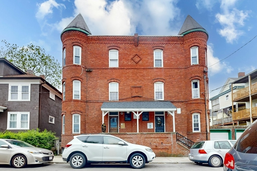 Foto principal - 76 Belden St