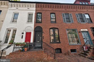 Building Photo - 1025 30th St NW