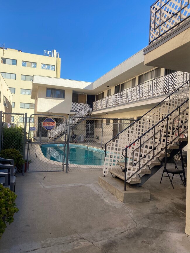 Building Photo - 3759 Lockland Dr