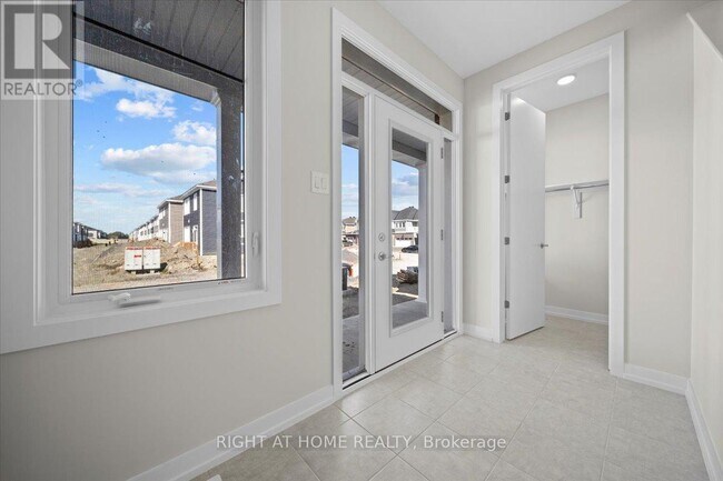 Building Photo - 91 Hackamore Cres